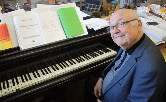 Balduin Sulzer am Klavier          