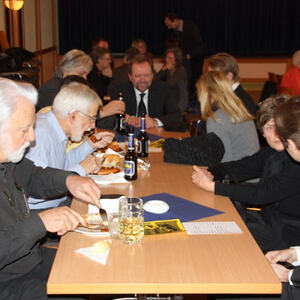 Neues Gotteslob im Gottesdienst und Männerfrühschopppen